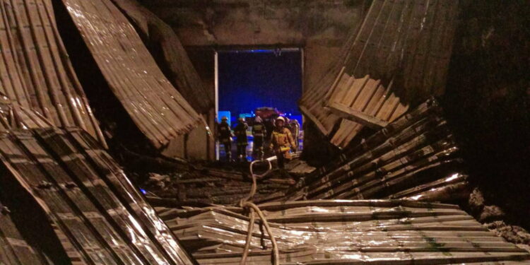 Straty po pożarze hali ze sprzętem rolniczym mogą wynieść nawet 2mln