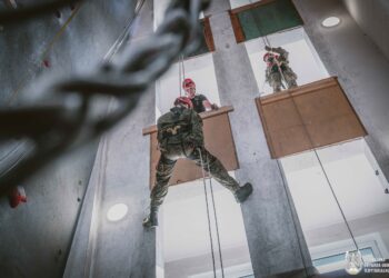 Terytorialsi ćwiczyli ratownictwo wysokościowe i techniki linowe