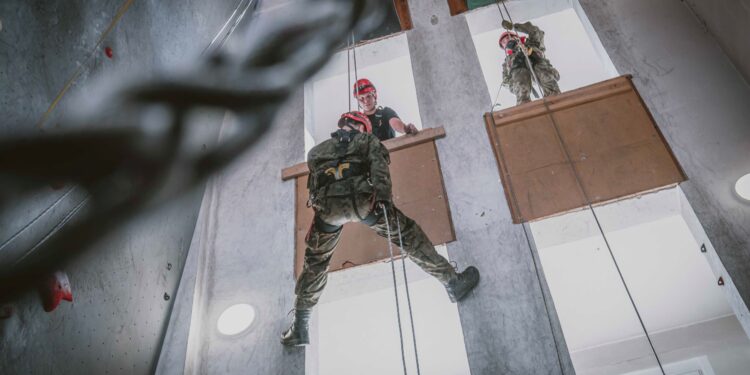 Terytorialsi ćwiczyli ratownictwo wysokościowe i techniki linowe