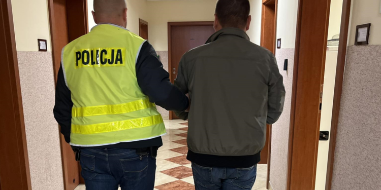 Niszczył banery wyborcze polityków jednej z partii