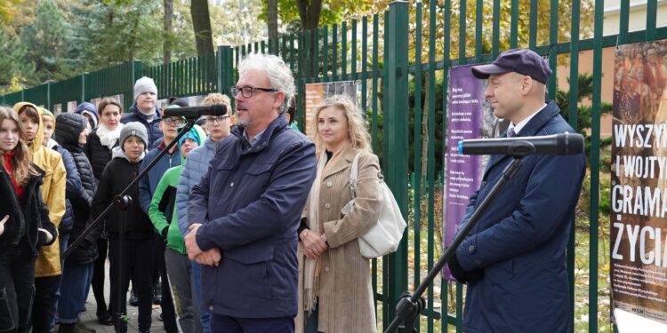 Wystawa IPN „Wyszyńskiego i Wojtyły gramatyka życia”