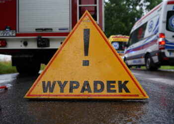 Pilne! Wypadek w powiecie janowskim. Droga jest zablokowana