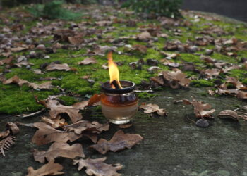 Wszystkich Świętych. Sprawdź, jak zmieni się organizacja ruchu w rejonach cmentarzy