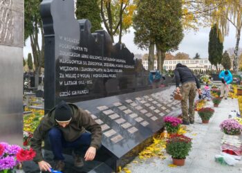 Będą porządkować i dekorować mogiły żołnierzy niepodległościowych w Lublinie
