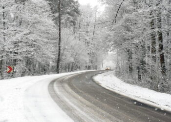 Alert IMGW. Może spaść nawet 15 cm śniegu