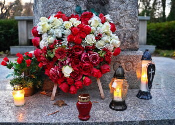 Na lubelskich cmentarzach trwają kwesty na rzecz odnowy zabytkowych nagrobków oraz jadłodajni dla osób bezdomnych i ubogich