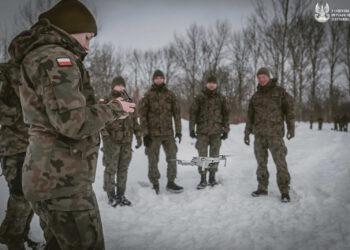Żołnierze z 2 LBOT szkolą się na cywilnych dronach