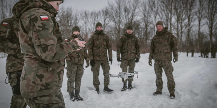 Żołnierze z 2 LBOT szkolą się na cywilnych dronach
