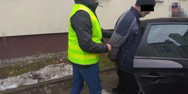 Podczas awantury dźgnął syna nożem