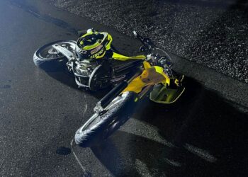 Zderzenie osobówki z motocyklem. Nie żyje 16-latek