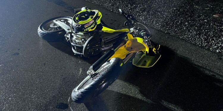 Zderzenie osobówki z motocyklem. Nie żyje 16-latek