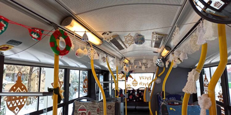 Po Lublinie kursują Mikołaje i trolejbus w świątecznej aranżacji
