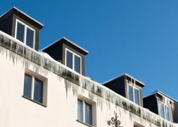 Sople lodu: malowniczy element krajobrazu czy zagrożenie