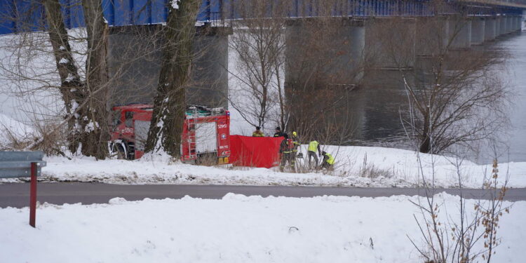 Dęblin. Nie żyje 14-letni chłopiec, który wczoraj wpadł do Wisły