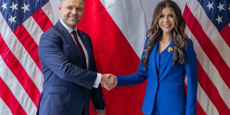 Sekretarz ds. bezpieczeństwa narodowego USA Kristi Noem na tegorocznej edycji „Conservative Political Action Conference” w Jasionce.